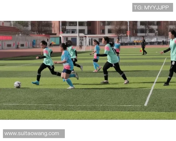 小学足球联赛的激情与梦想在绿茵场上交汇的美好瞬间